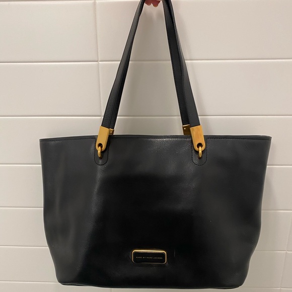 MARC JACOBS Pike Place Black Leather Tote Bag - Picture 3 of 11